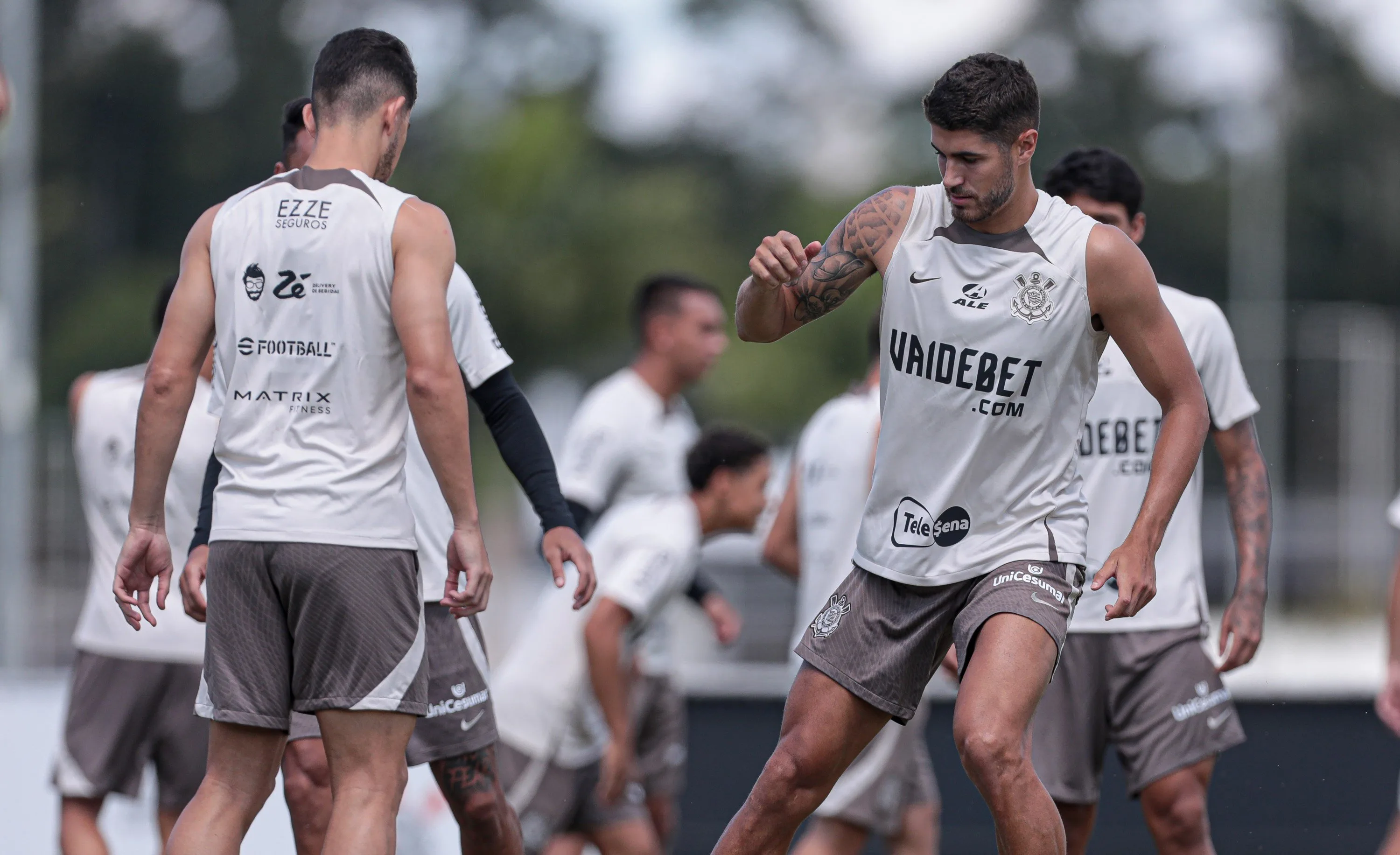 Treino tático intensivo prepara Corinthians para estreia na Sul-Americana.