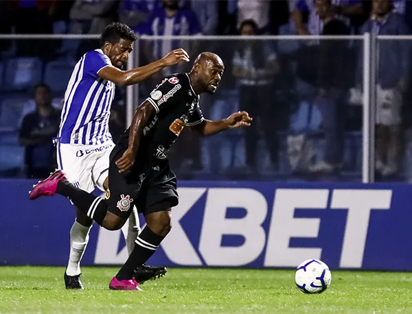 [COMENTE] Na sua opinião, qual foi o maior erro do Corinthians no empate diante do Avaí?