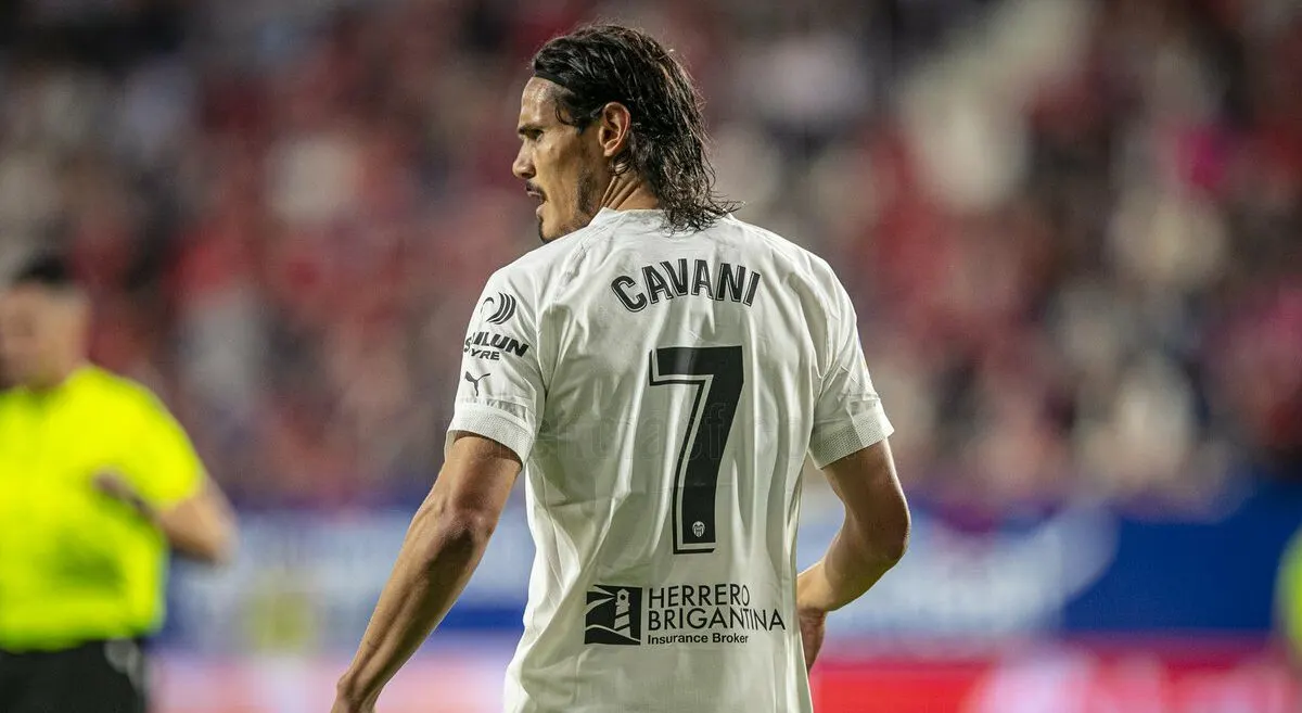 Valencia deve liberar Cavani, e destino seria gigante do futebol sul-americano