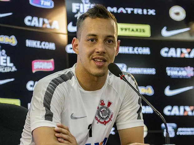 Rodriguinho admite gosto amargo com empate do Corinthians em Florianópolis