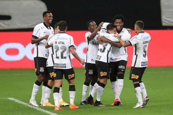 De saída? Fluminense acerta salários com meia do Corinthians para ser reforço na Libertadores