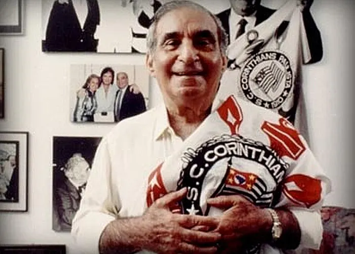 Corinthians presta homenagem a Vicente Matheus, icônico ex-presidente do clube