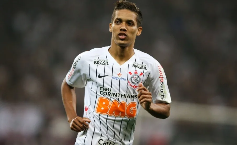 COMENTE: O Corinthians fez certo em vender Pedrinho para o Benfica por 18 milhões de euros mais Yony González?