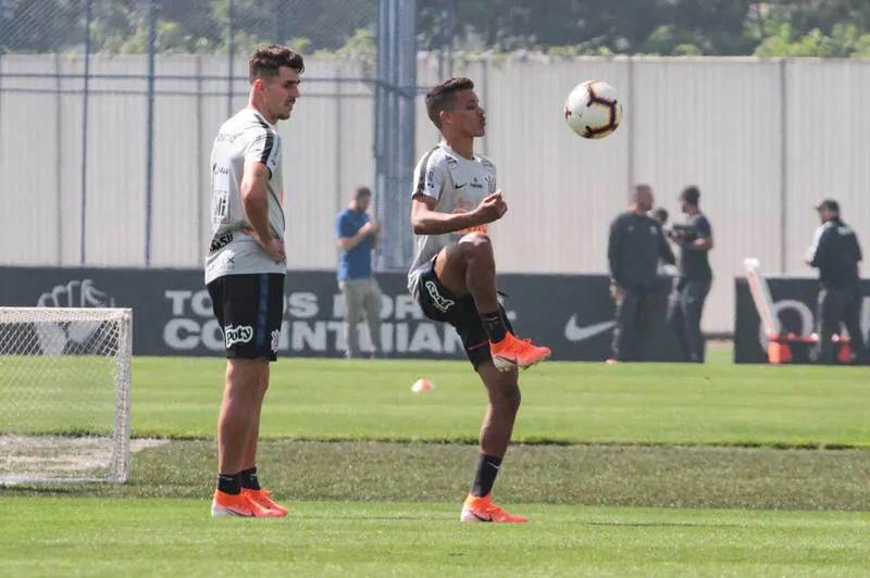 Em clássico, Corinthians quer encostar no G4 e Palmeiras mira a liderança