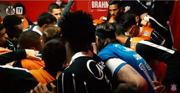 Queda de rival serviu de alerta para o Corinthians nos vestiários; assista