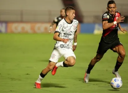 Sylvinho elogia atuação de Gabriel Pereira pelo Corinthians: 'Fez uma diferença grande'