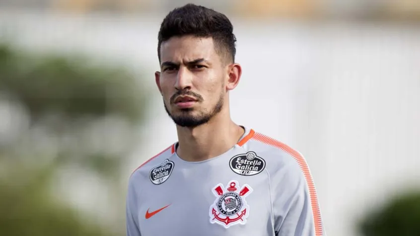 Com suspeita de lesão, Pedro Henrique adota política do “come quieto” no Corinthians