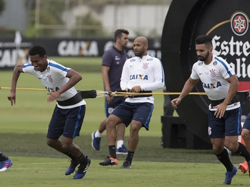 Corinthians se mexe no mercado, na tentativa de negociar jogadores e enxugar elenco