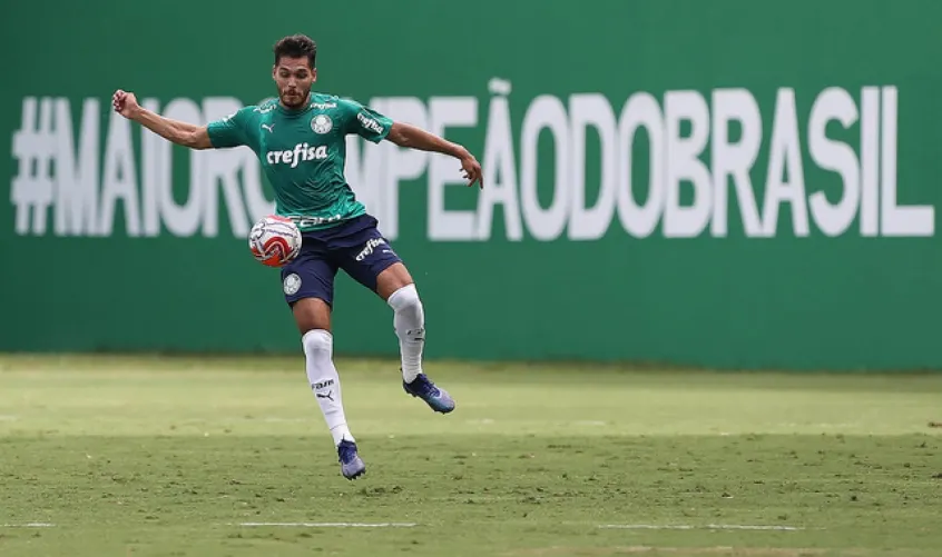 Com elenco cheio, Palmeiras acerta saída de defensor e vai moldando equipe