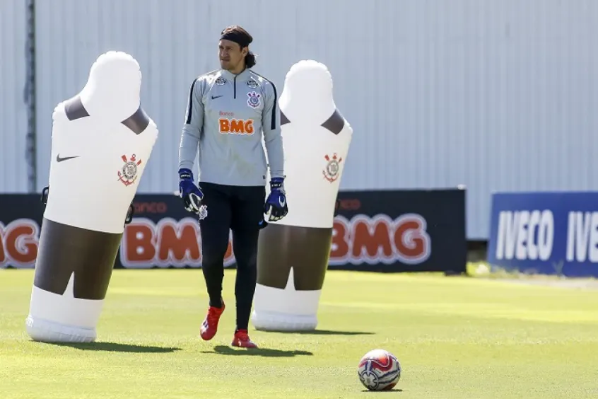 Corinthians se reapresenta com reforços e Cássio sai machucado; veja como foi o primeiro treino do Timão