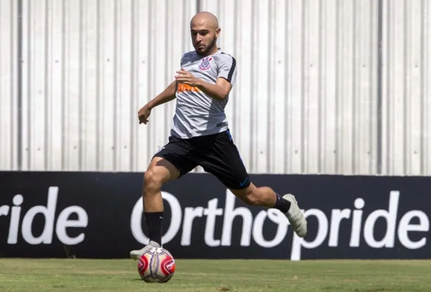 Pedido de Fábio Carille, Régis segue encostado no Corinthians