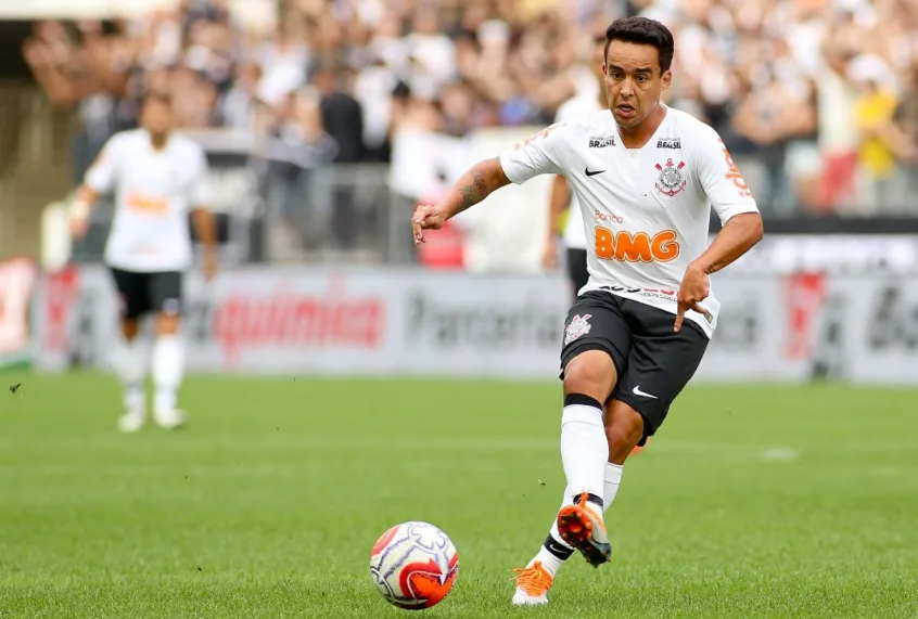 [ENQUETE] Jadson retornando: fortalece ou enfraquece o Corinthians?