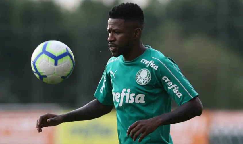 Ramires é relacionado no Palmeiras e viaja com o elenco para Porto Alegre