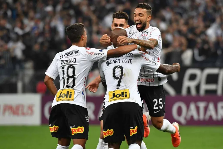 Corinthians consegue boa vantagem antes de concluir semana decisiva