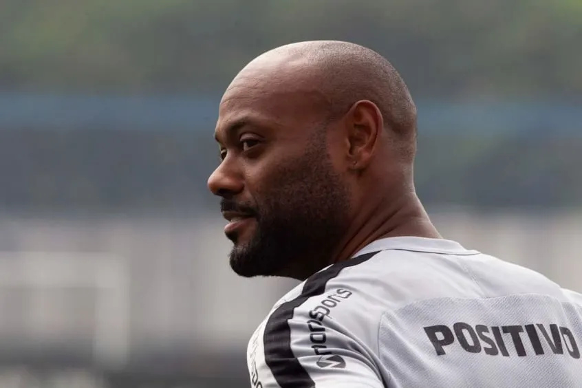 Vagner Love analisa as diferenças entre Tite e Carille no Corinthians