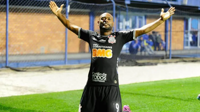 Vagner Love iguala Gustagol como artilheiro do Corinthians em 2019