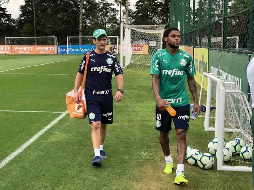 Luiz Adriano treina normalmente com elenco nesta segunda