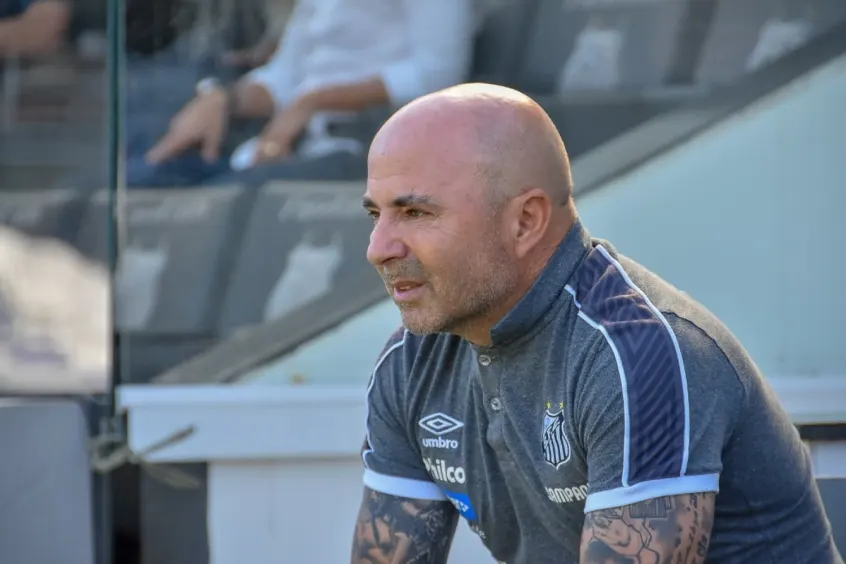 Após quase 4h de reunião, Sampaoli diz que 'talvez' permaneça no Santos