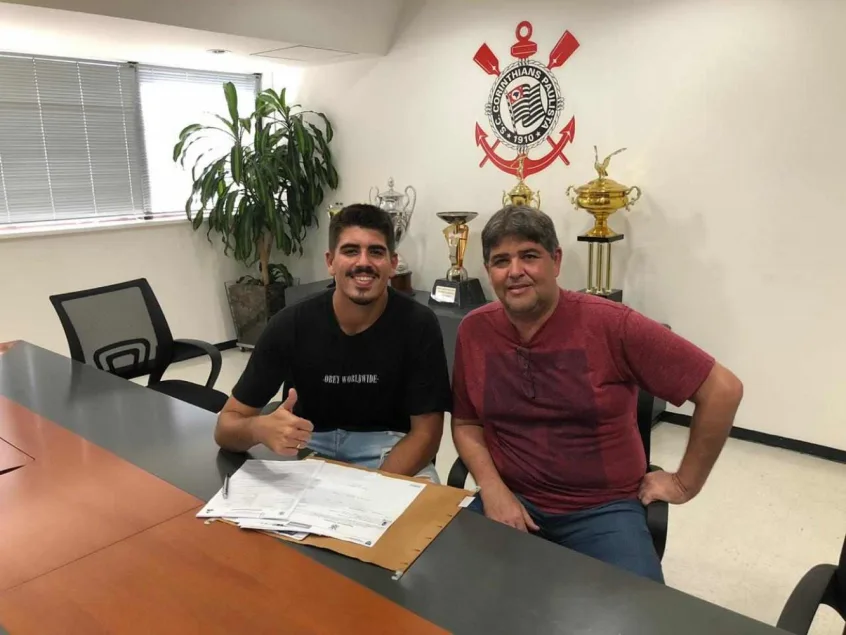 Goleiro Diego, campeão da Copinha pelo Timão, acerta renovação de contrato