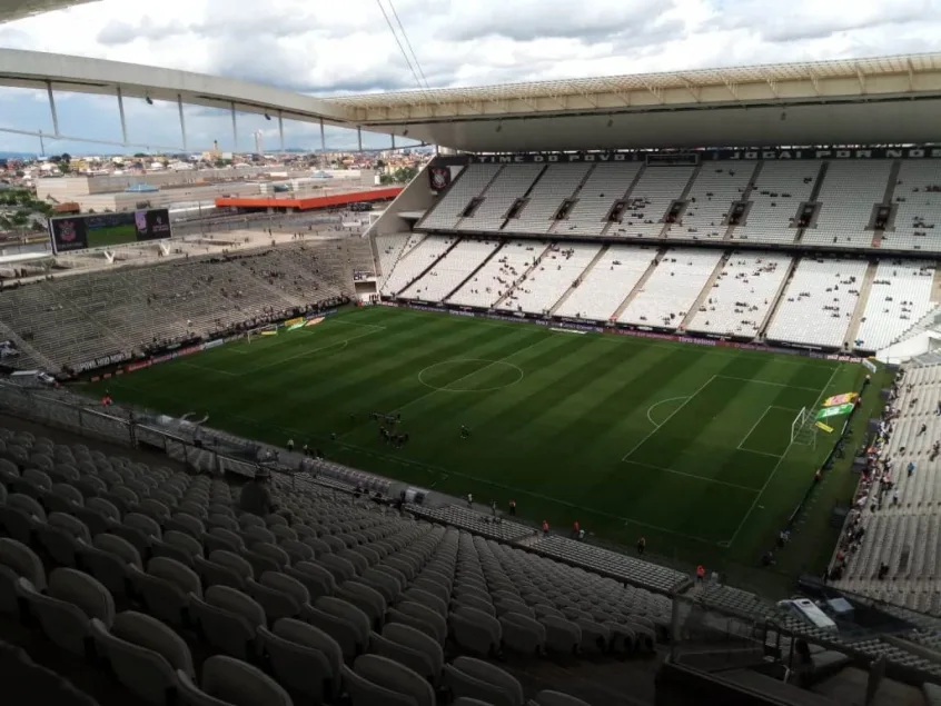 Ação de marketing realiza sonho de crianças de jogar em estádios