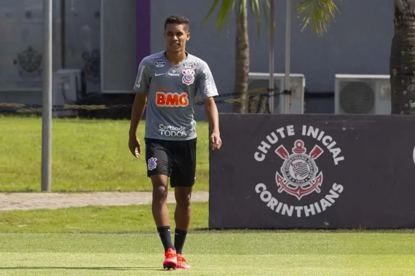 Corinthians mantém monitoramento com atletas e funcionários