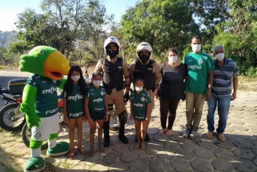 Após uma ligação à polícia, Palmeiras ajuda torcedora mirim com doações