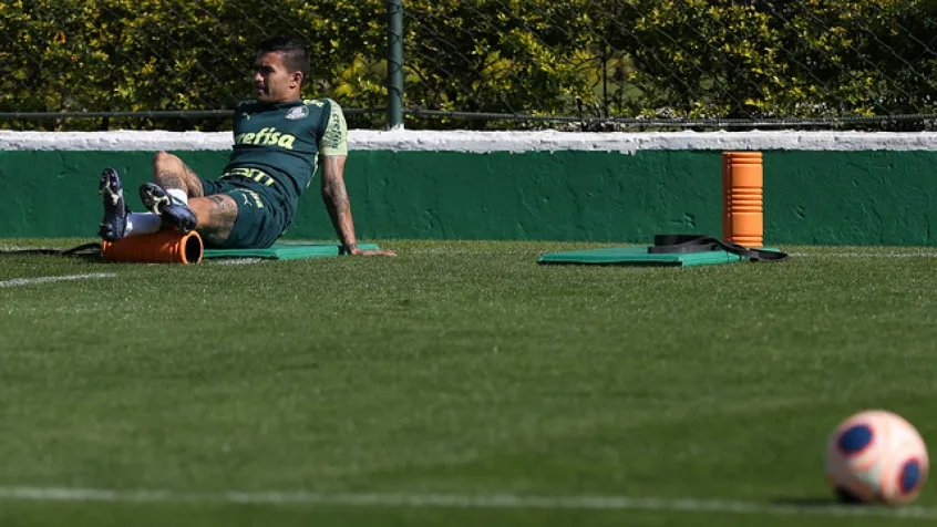 Dudu segue treinando no Palmeiras e só deve viajar ao Qatar no fim desta semana