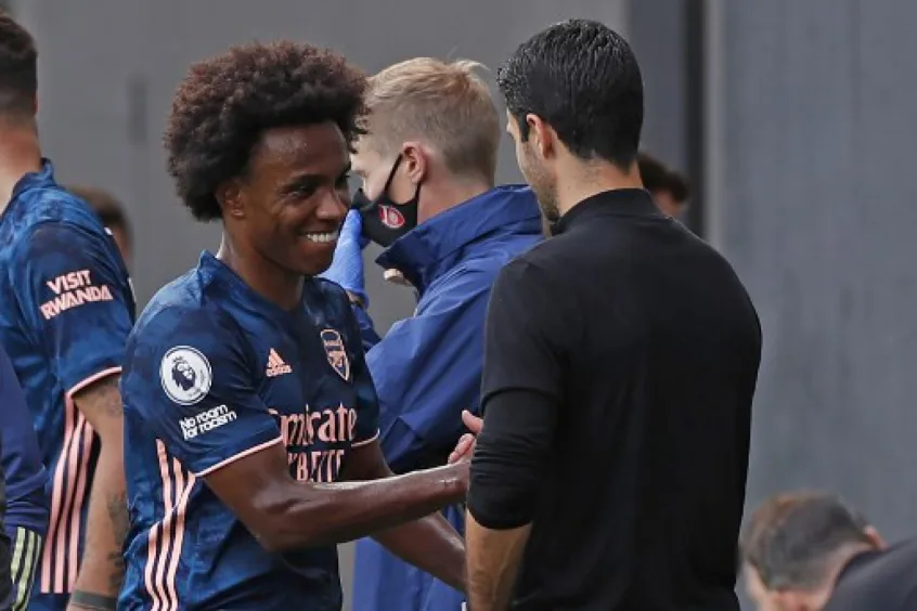 Willian quer jogar no Corinthians, mas salário é entrave