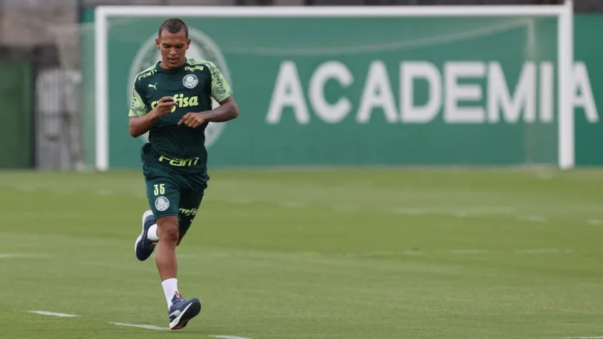 Coordenador do Palmeiras explica afastamento de Menino e revela por que Veron tem sofrido lesões recorrentes