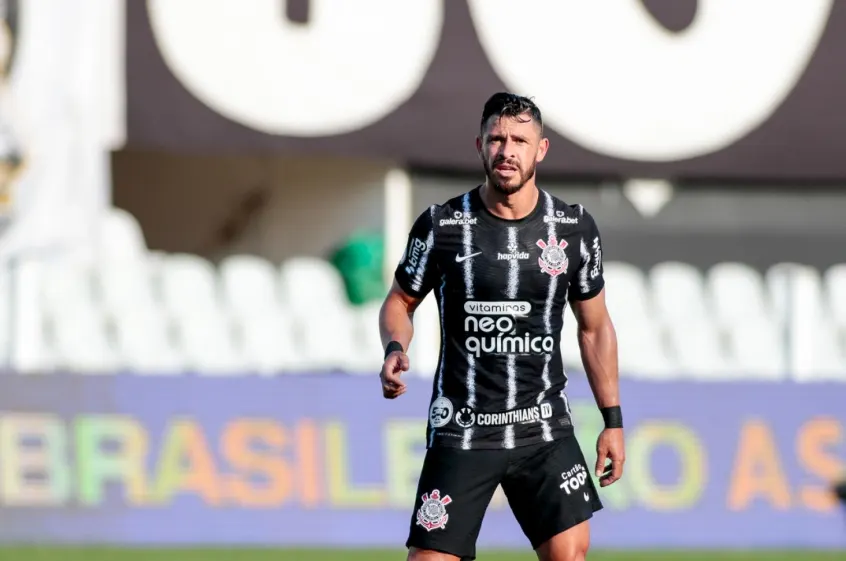 Com Giuliano na vaga de Mosquito, Corinthians está escalado para o Majestoso; confira escalações