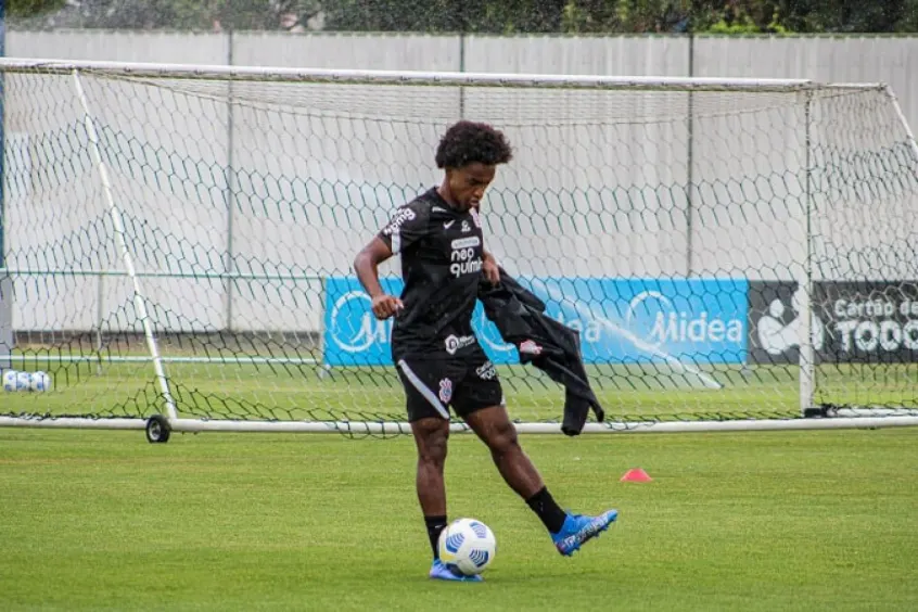 Após retorno de Willian, Corinthians trabalha para ter Giuliano e Cantillo no clássico de domingo