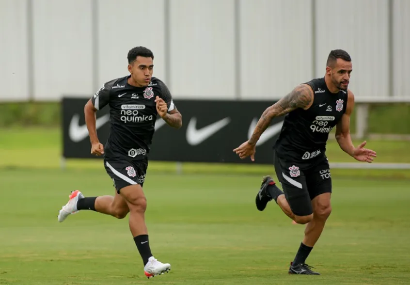 Meio-campo do Corinthians teve temporada de reforços e indefinições