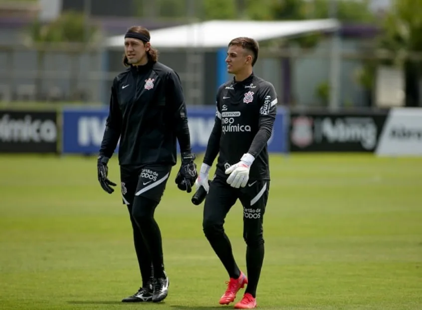 Cássio dono da posição, saídas, e estreia de garoto no gol do Corinthians