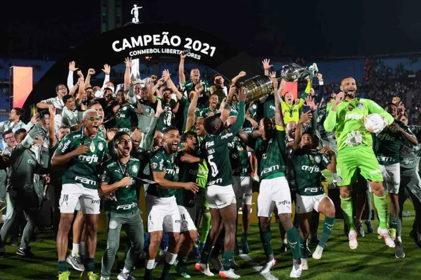 Palmeiras organiza festas para celebrar tricampeonato