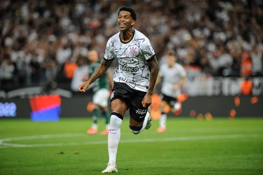 GOOOOOOOOOOOOOOLLLLLL!!! Gil abre o placar para o Corinthians