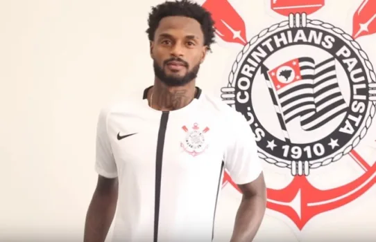 Renê Júnior admite sondagens, mas segue com futuro indefinido no Corinthians