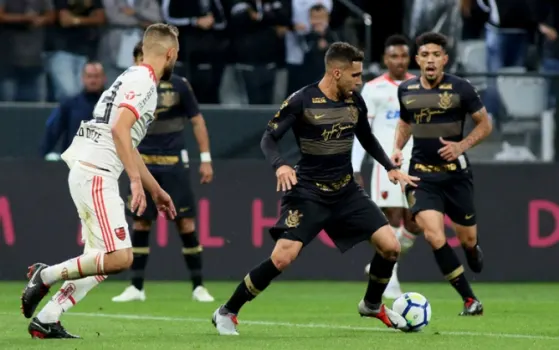 Superstição pela Copa do Brasil e até protesto nas urnas: Fiel repercute derrota do Corinthians