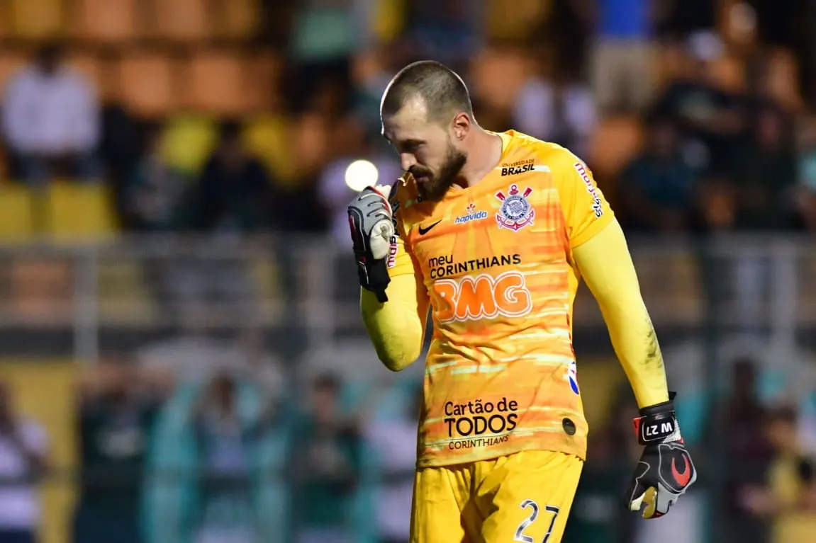 Leandro Idalino ajudou Walter a defender o pênalti!  