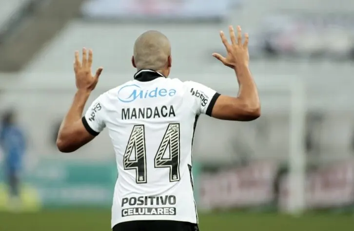 Bastidores do Timão: Mandaca reza, chora e é abraçado em vitória do Corinthians: 