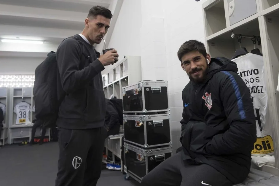 [COMENTE] Com as saídas de Bruno Méndez e Avelar, o Corinthians deve reforçar o sistema defensivo?