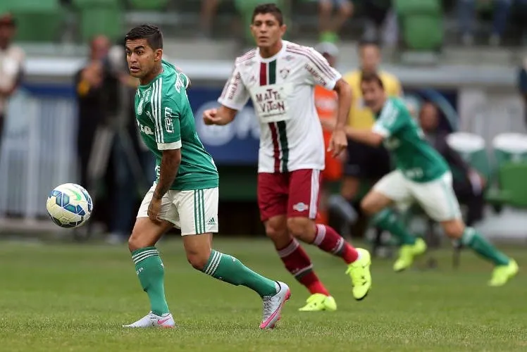 Palmeiras encara Fluminense em busca de quinta vitória consecutiva sobre o rival