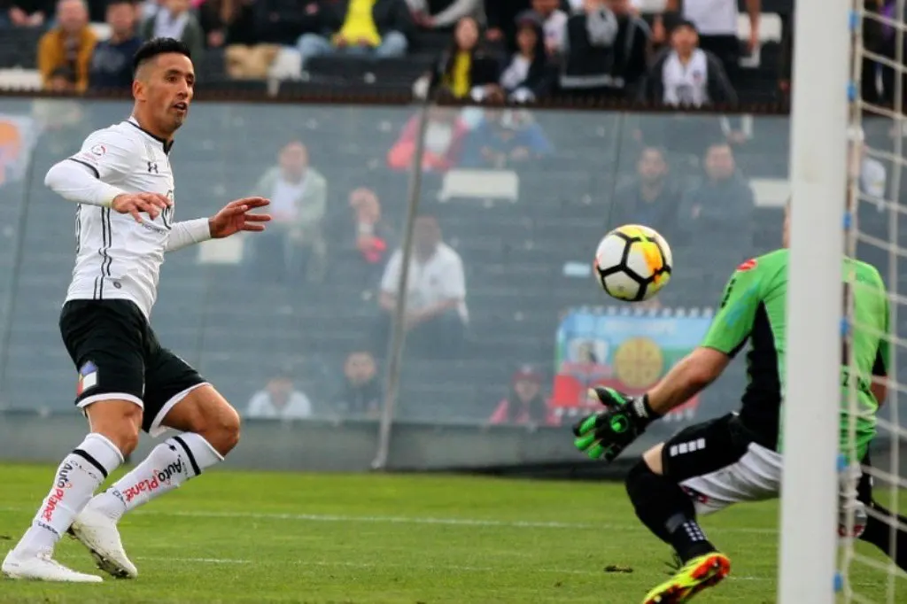 Lucas Barrios fala sobre duelo com o Palmeiras e destaca um nome em especial