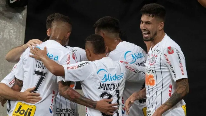 Após reunião, zagueiro pede para ser liberado e fica próximo de deixar o Corinthians