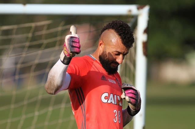 Alex rechaça preocupação com zaga do Flamengo e elogia reforços