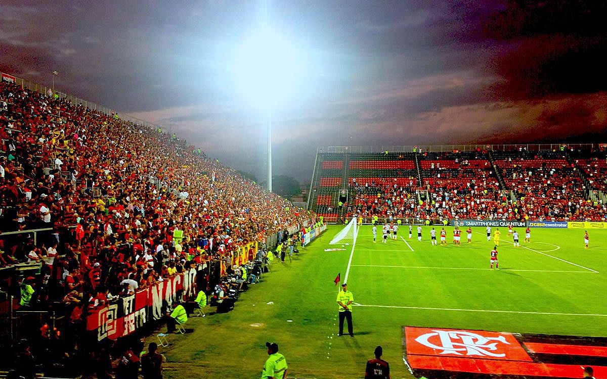 Com uma das piores médias de público pagante entre grandes, Flamengo supera rivais cariocas