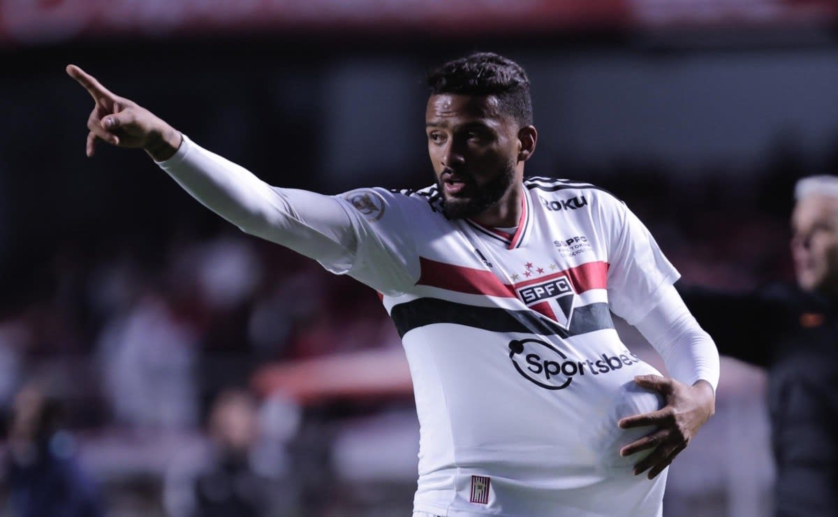 Grêmio monitora a situação de Reinaldo, lateral do São Paulo