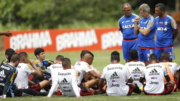 Oswaldo justifica punição após festinha de jogadores: Abalou a integridade do Flamengo