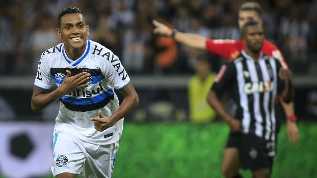 Camisa de juiz verde e times com emblema da Chape: as homenagens na final da Copa do Brasil