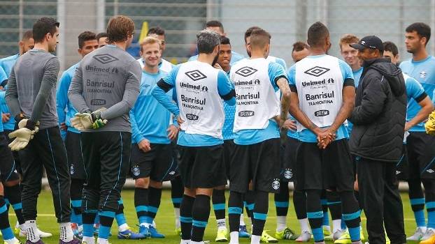 Em manhã de temporal, Grêmio troca programação; Rhodolfo fora contra Criciúma