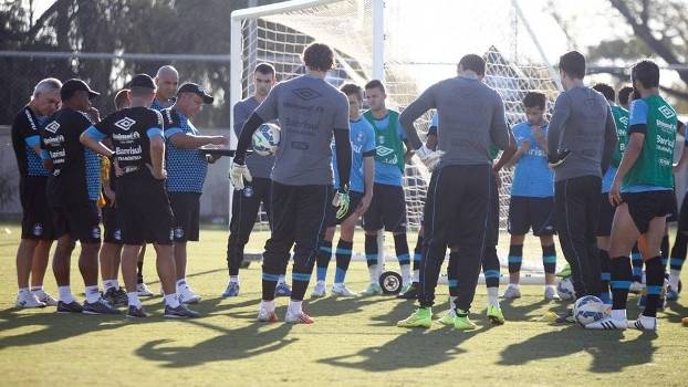 Maxi Rodríguez trabalha com bola, e Grêmio tem desfalques em treino